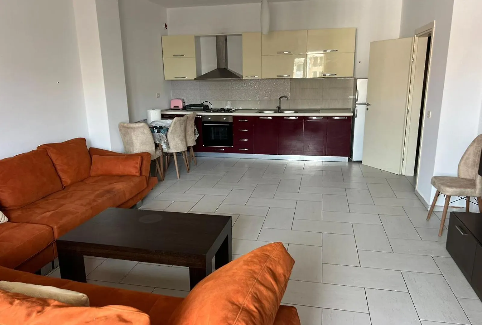 Seaside Henri Apartment Дуррес