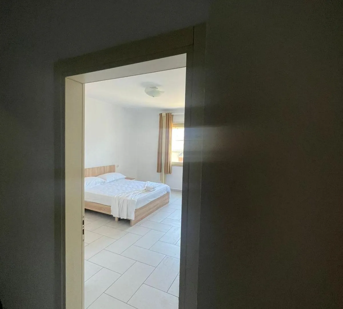 Seaside Henri Apartment Дуррес