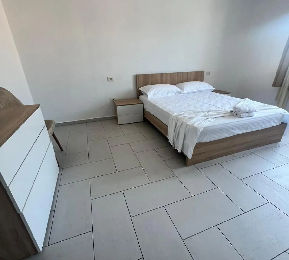 Seaside Henri Apartment Дуррес
